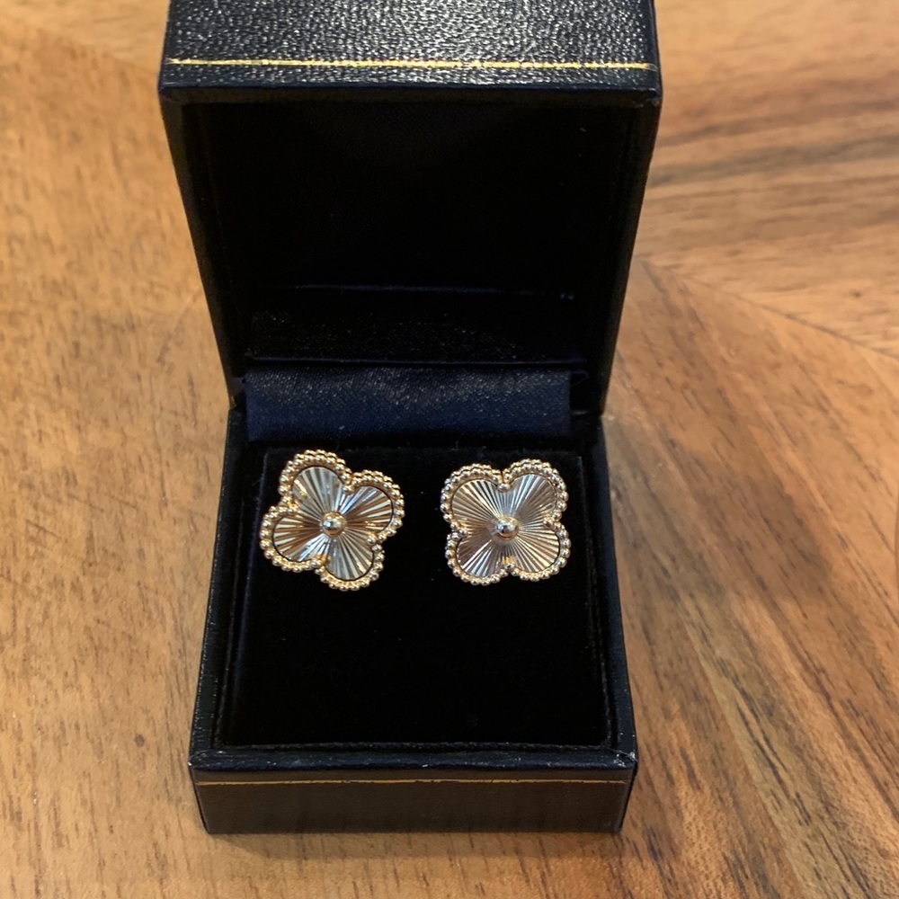 Elegant Gold Flower Earrings